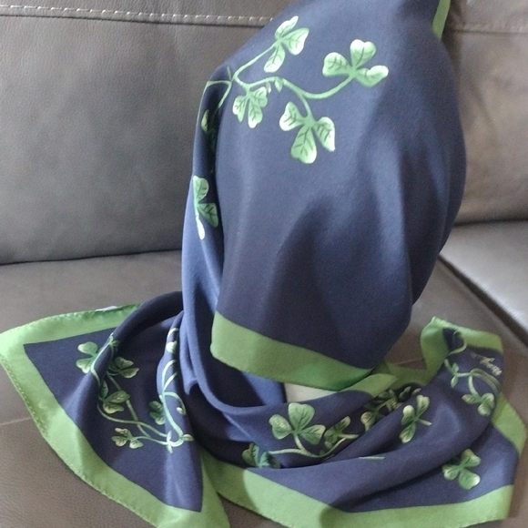 Shamrock Scarf - Picture 4 of 6